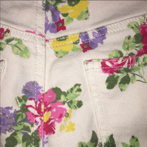 Floral Mom Jean Shorts - Picture 3 of 4
